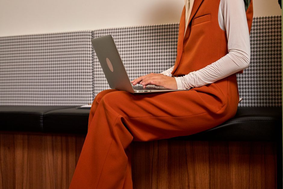 Vente en ligne habits femme : stratégies gagnantes en 2026